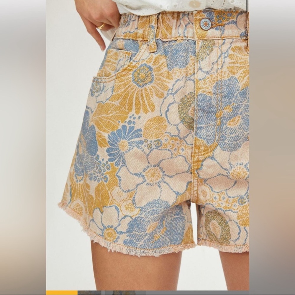 Anthropologie Pilcro Lara Ultra High-Rise Frayed FLOWER Denim Shorts